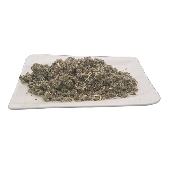 Weißes Andornkraut geschnitten auf einem Teller