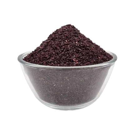 Aroniabeeren Trester geschnitten in einer Schale