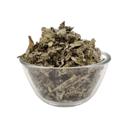 Artischockenblätter geschnitten für Pferde in einer Schale