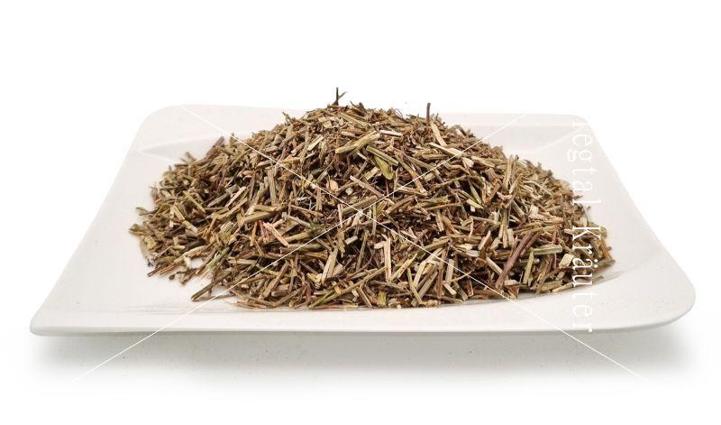 Siegtal Eisenkraut geschnitten für Pferde lose auf einem Teller
