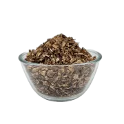 Angelikawurzel geschnitten für Pferde in einer Schale