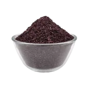 Aroniabeeren Trester geschnitten in einer Schale