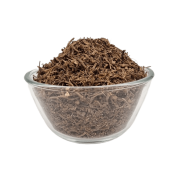 Baldrian Wurzel geschnitten für Pferde in einer Schale