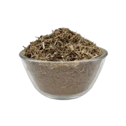 Klebkraut geschnitten für Pferde in einem Schälchen