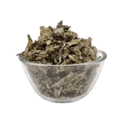 Artischockenblätter geschnitten für Pferde in einer Schale